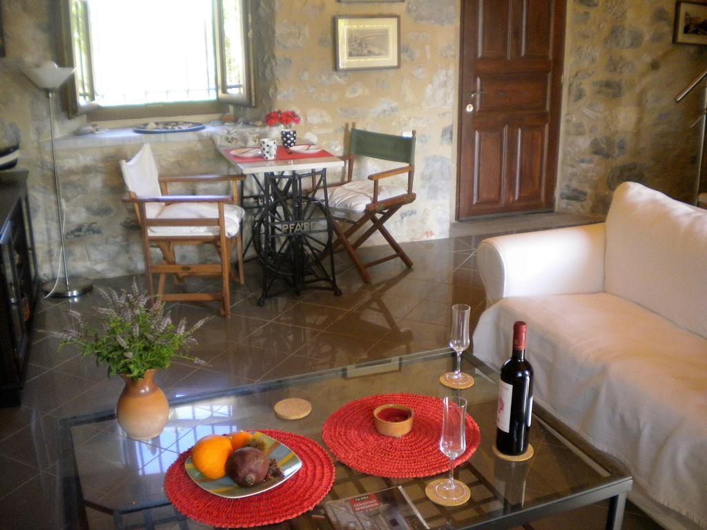 Villa Stone House in a quiet landscape, Leonidion Extérieur photo