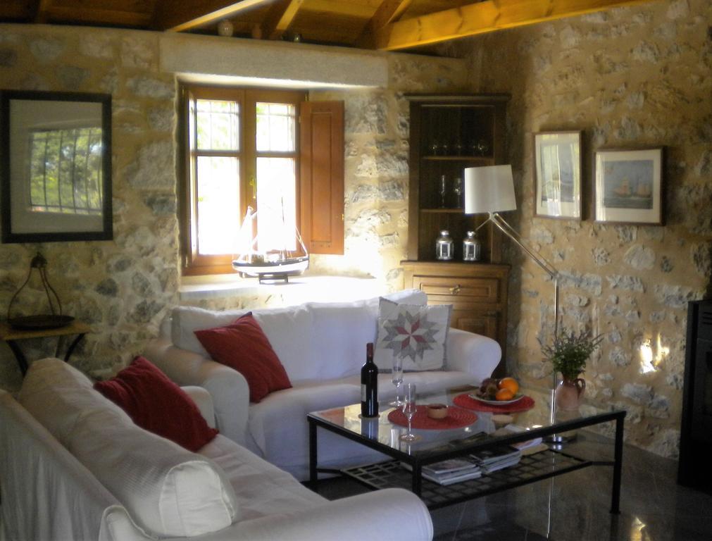 Villa Stone House in a quiet landscape, Leonidion Extérieur photo