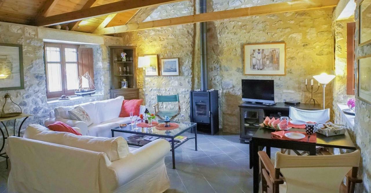 Villa Stone House in a quiet landscape, Leonidion Extérieur photo